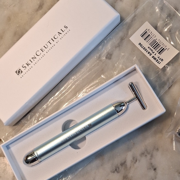 SkinCeuticals Skincare Set-Lift & Tone Sculpting Tool,Blue Bag,CE Feruli… - Picture 2 of 16